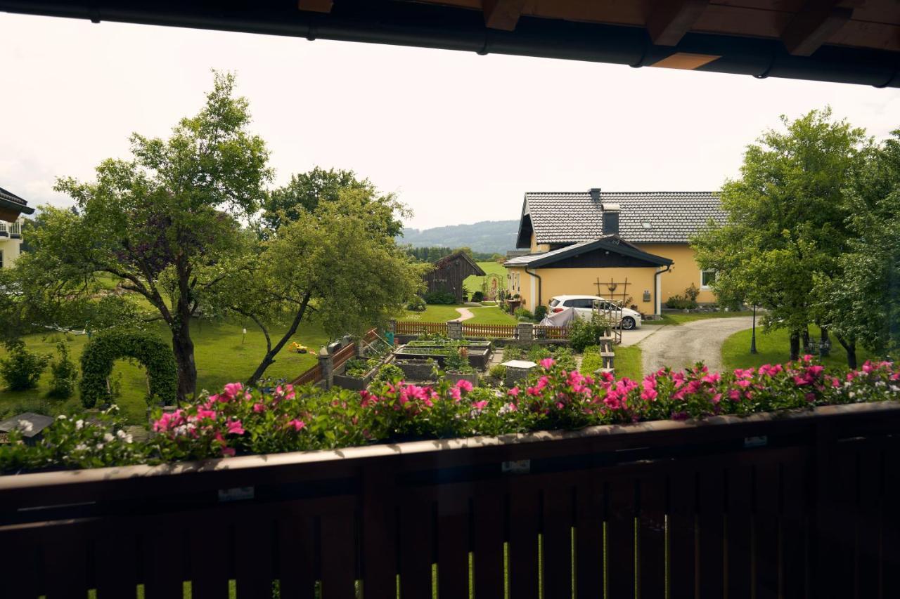 Schmiedbauergut Elixhausen, Mitten In Der Natur Exterior photo